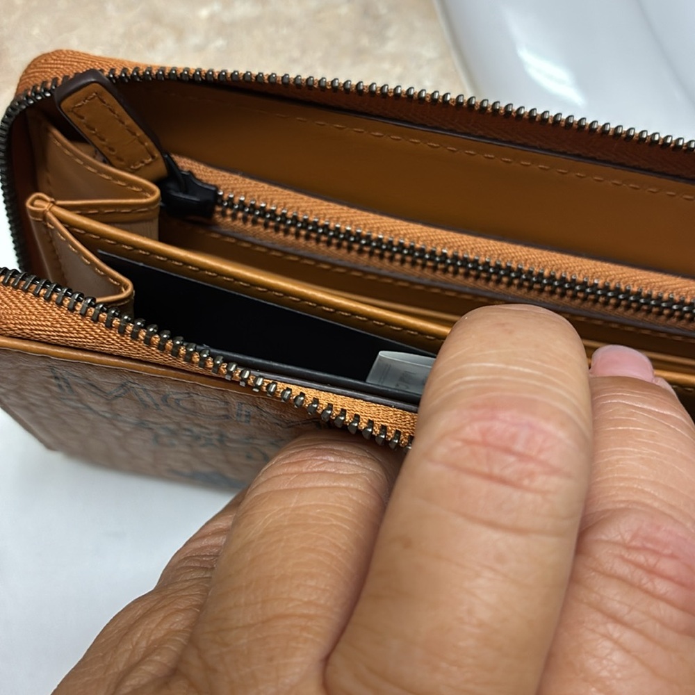 MCM Brown Logo Clutch - Picture 10 of 10
